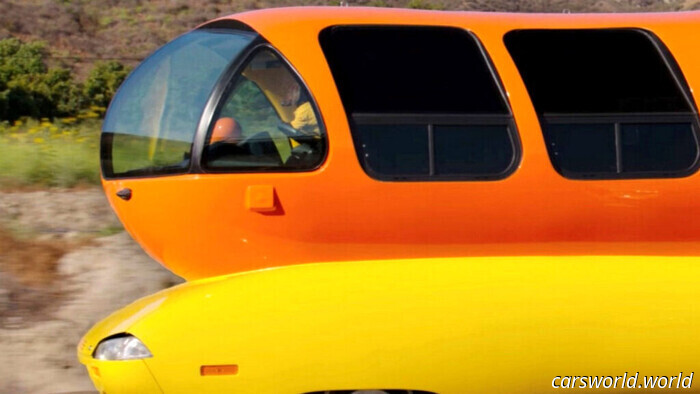 Solo 12 persone saranno pagate per guidare questo gigantesco hot dog attraverso gli Stati Uniti | Carscoops